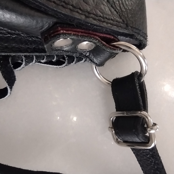 Black, 100% Leather, Cross Over, Fringe, Flap, Magnetic Closure, Silver Hardware - Picture 11 of 12